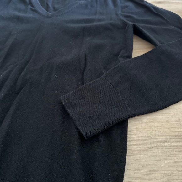 Costco Kirkland Black Pullover Sweater - Picture 5 of 6